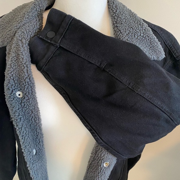 Men’s Levi’s Type III Sherpa Trucker Denim Jacket - Picture 6 of 6